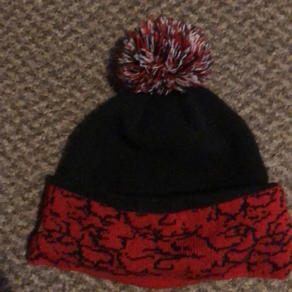 New Era Chicago Bulls Beanie (Red/Black) - Picture 3 of 3